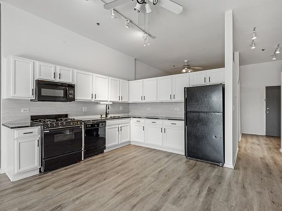 2nd image of 1000 E 53rd St Unit 317