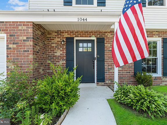 4th image of 1044 Christmas Ln