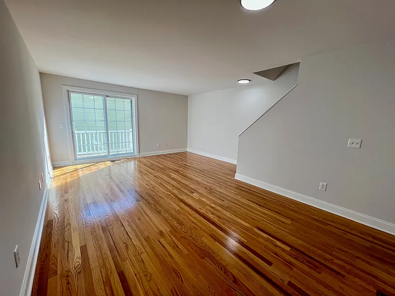 185 Henry St #C — Photo 1