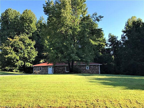 4th image of 923 Cocoa Dr
