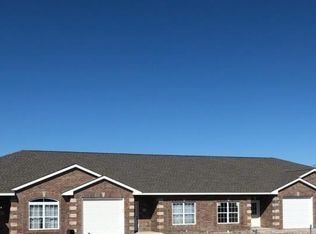 1110 N Willowbrook Dr, Cameron, MO 64429