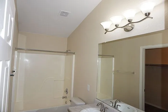 2201 S Saint Suzanne Dr — Photo 33