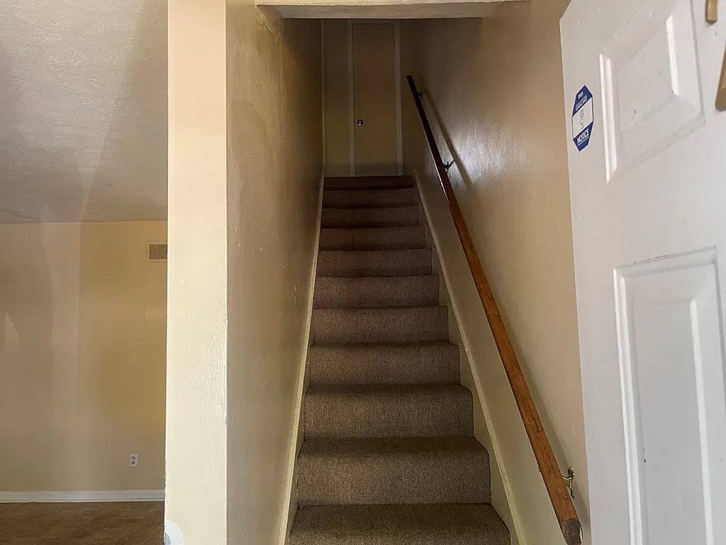 2 bed, 1.5 bath, 1120 sqft, $900 — Photo 3