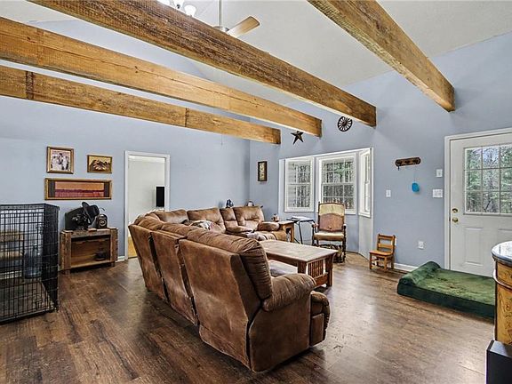 4th image of 1395 Mount Carmel Rd