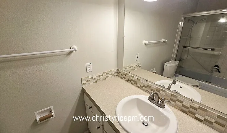 11010 NE 68th St #627 — Photo 9