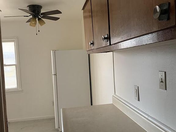 4th image of 35505 E Michigan Ave APT 2