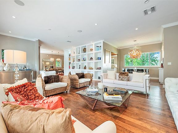 5th image of 695 Bella Vista Ave