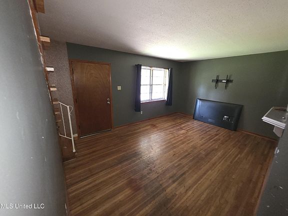 3rd image of 1309 Staunton Dr