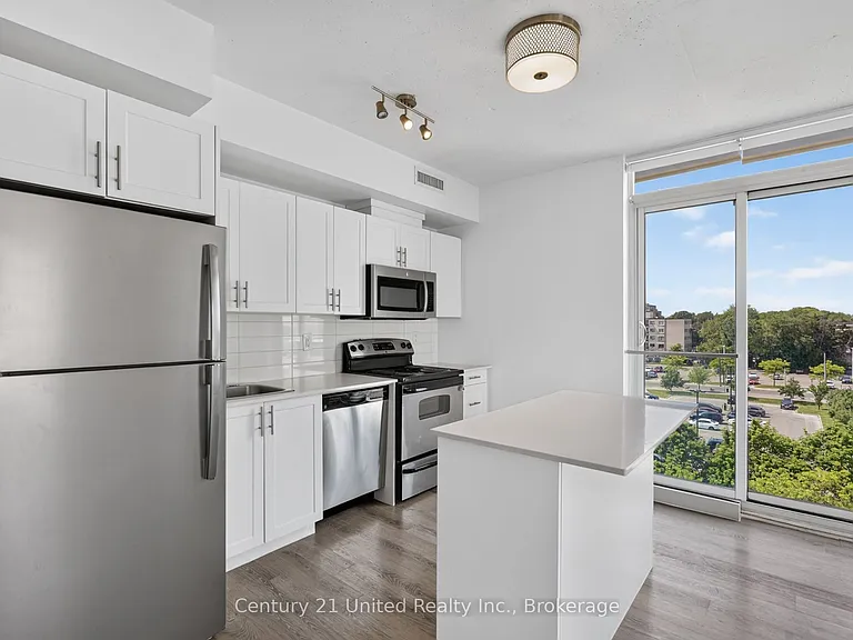 100 Bond St E #606 — Photo 4