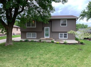 803 Mockingbird Dr, Carroll, IA 51401