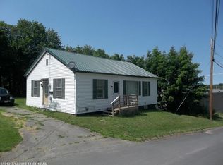 29 Monroe St, Calais, ME 04619