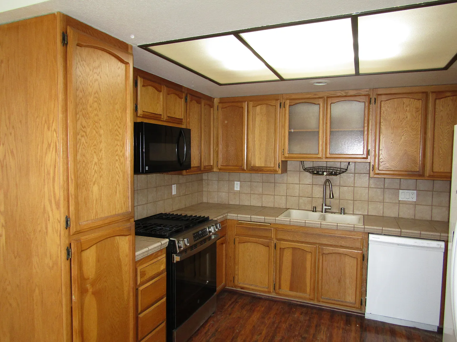 3 bed, 1300 sqft, $2,545 — Photo 4