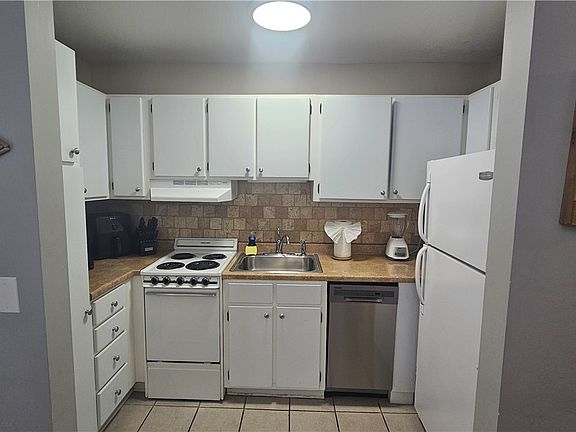 3rd image of 1500 Demere Rd APT B3