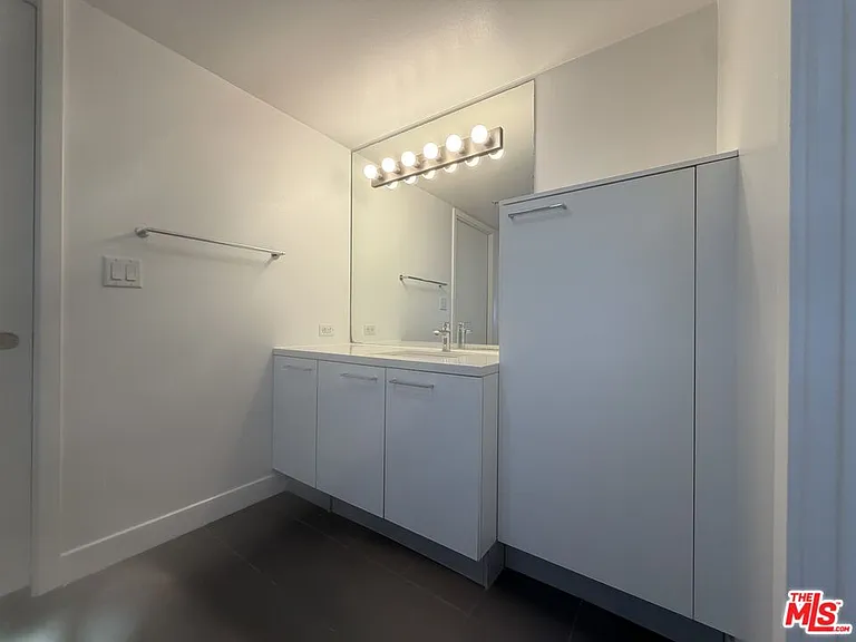 901 S Flower St #613 — Photo 19