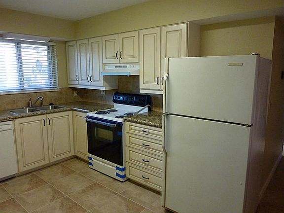 3rd image of 16569 Buccaneer Ln