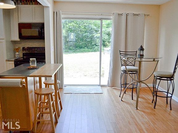 3rd image of 327 Cabaret Ct SW #2
