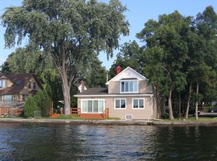 239 Park Ave, Pewaukee, WI 53072