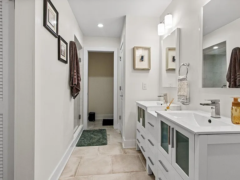 1649 E Eyre St #7 — Photo 24