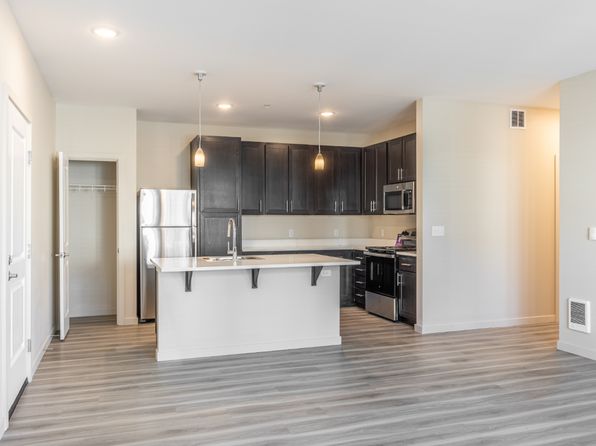 Fox Ridge Apartments | 673 SW Halsey Loop, Troutdale, OR