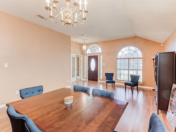 2nd image of 516 Spicewood Dr