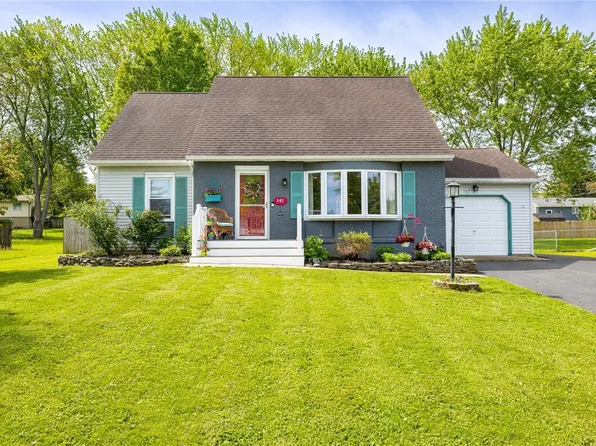 141 Raintree Ln, Hilton, NY 14468
