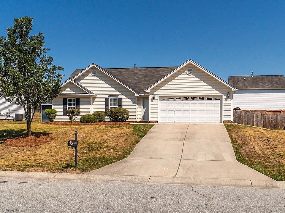 1st image of 513 Brassfield Dr
