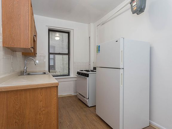 4th image of 22-07 19th St #C