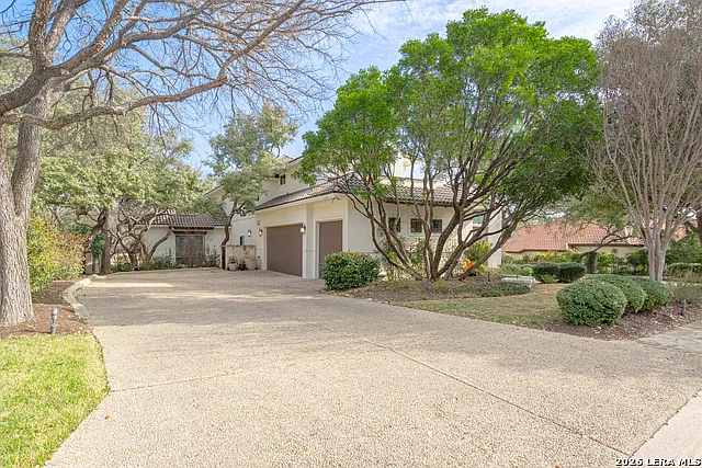 3 bed, 3.5 bath, 4063 sqft, $6,500 — Photo 2