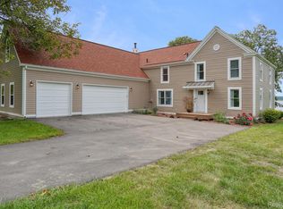27740 Southpointe Rd, Grosse Ile, MI 48138