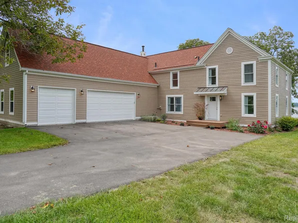 27740 Southpointe Rd, Grosse Ile, MI 48138