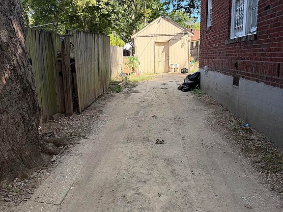 3rd image of 2274 Jackson Ave