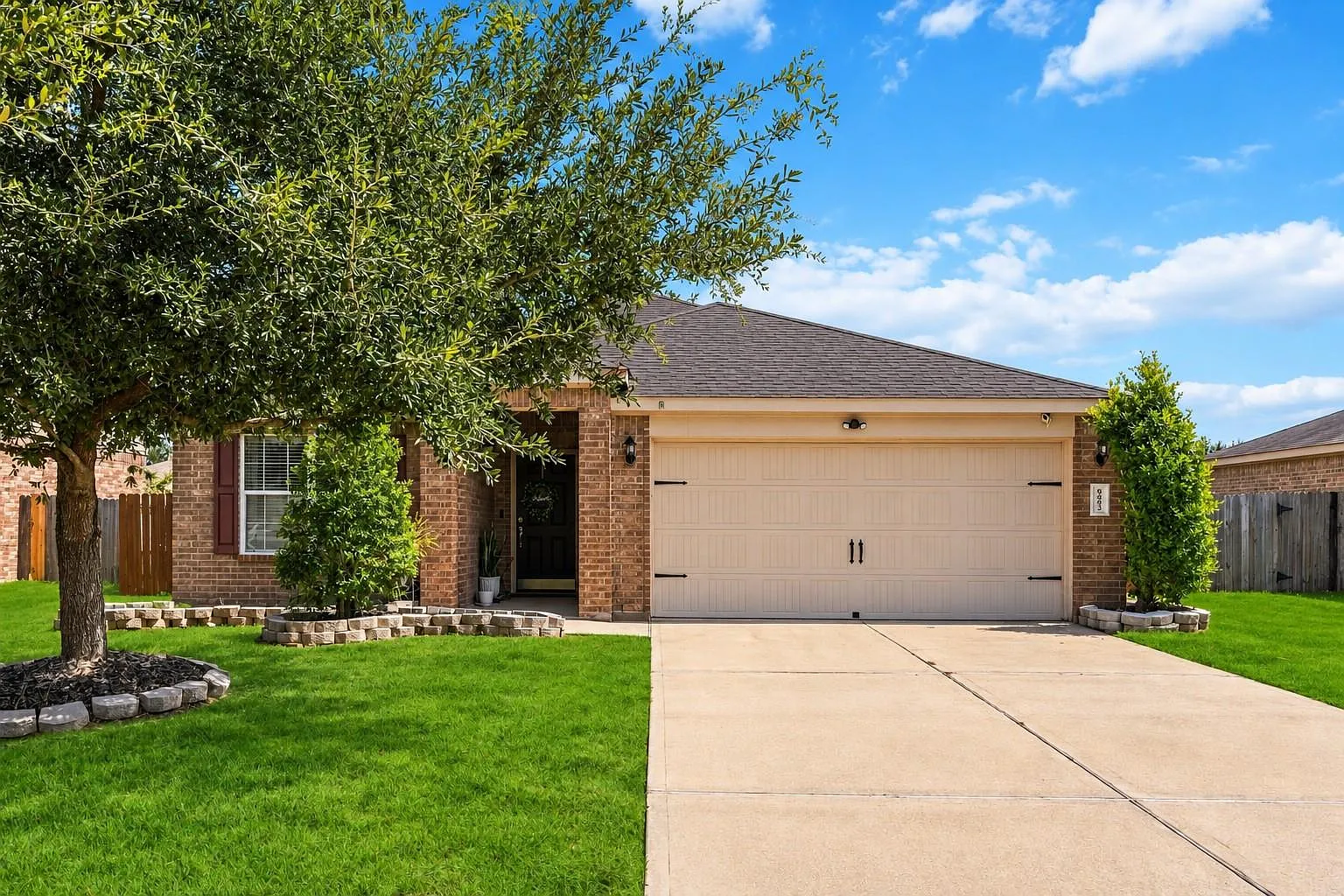 3 bed, 2.0 bath, 1373 sqft, $2,100 — Photo 1