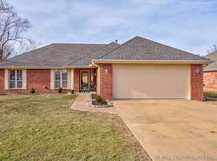 1227 SE East Dr, Bartlesville, OK 74006