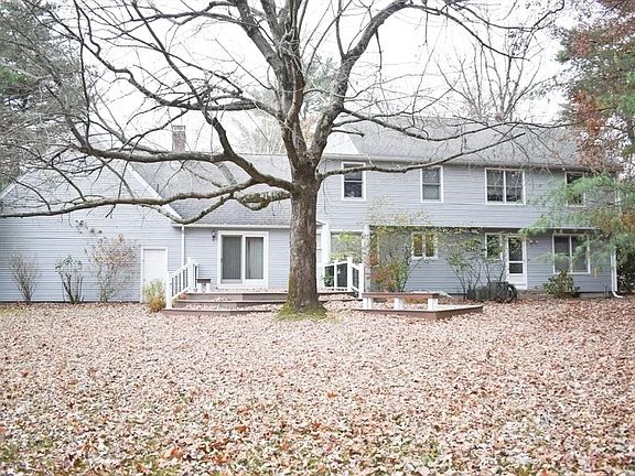 2nd image of 6 Stonegate Cir