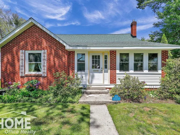 408 Pine St, Chesaning, MI 48616