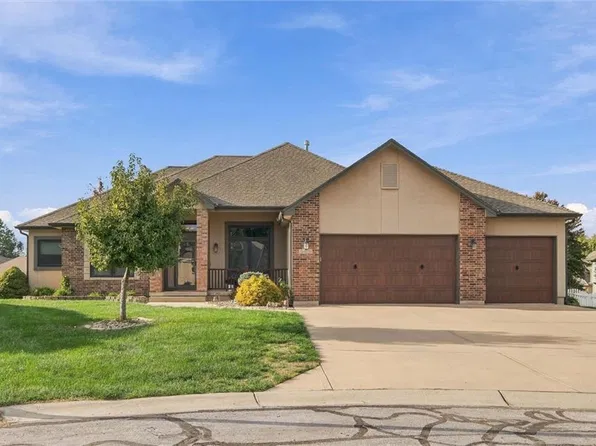 1404 NE Georgian Pl, Lees Summit, MO 64064