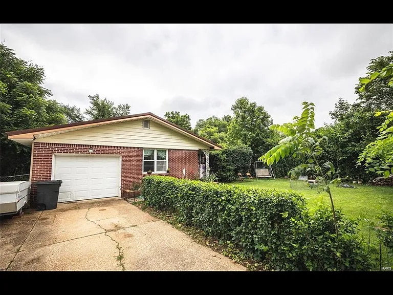 115 Hull Dr — Photo 3