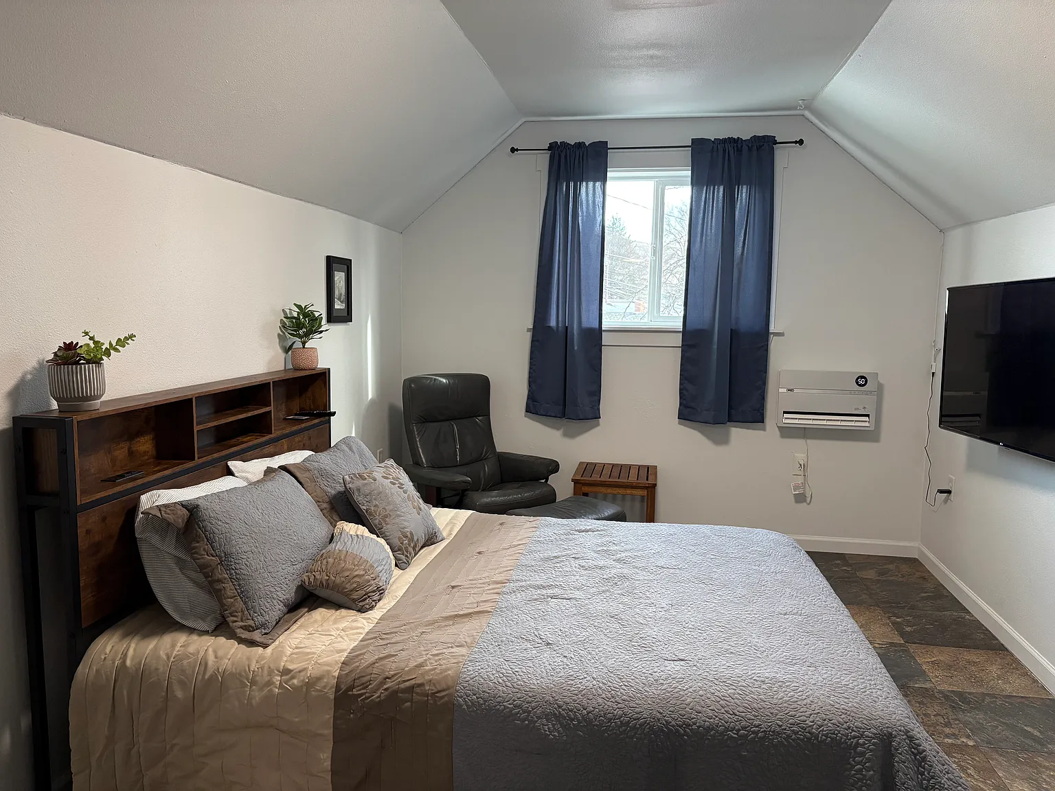 1 bed, 350 sqft, $1,400 — Photo 1