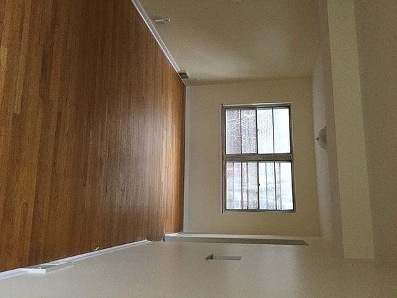 4th image of 725 Dewey Ave #1N