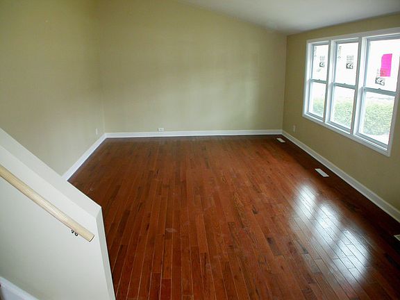2nd image of 915 Garfield Dr
