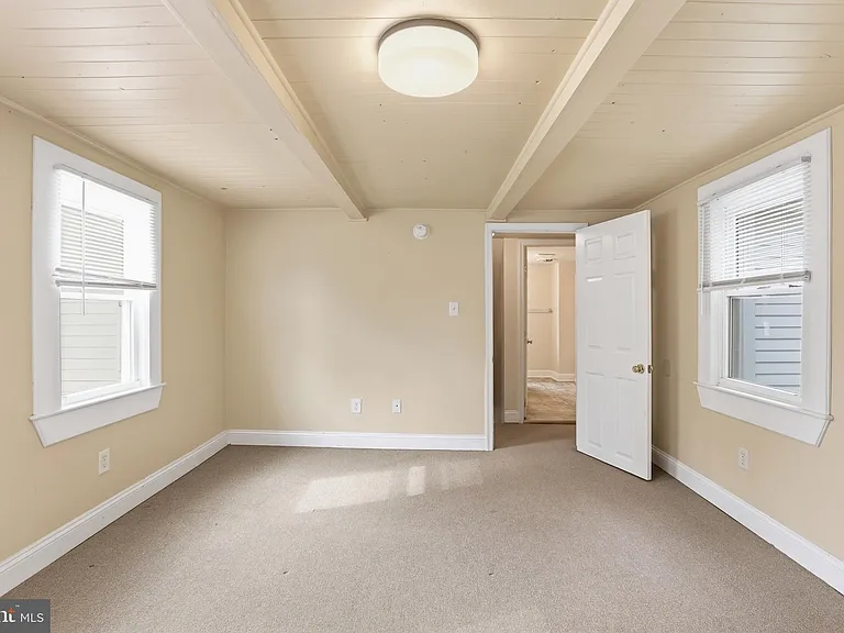 4 Thorn St — Photo 23