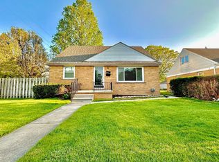 22218 Blackburn St, Saint Clair Shores, MI 48080