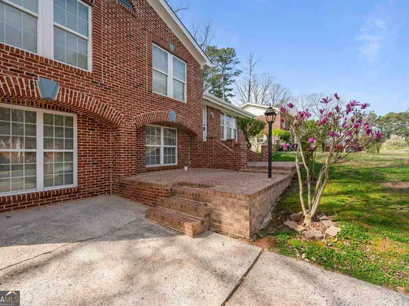 445 Canterbury Cir, Forest Park, GA 30297