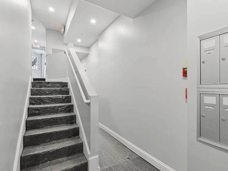 610 Congress St #8 — Photo 8