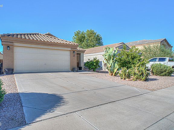 3rd image of 43974 W MAGNOLIA Road