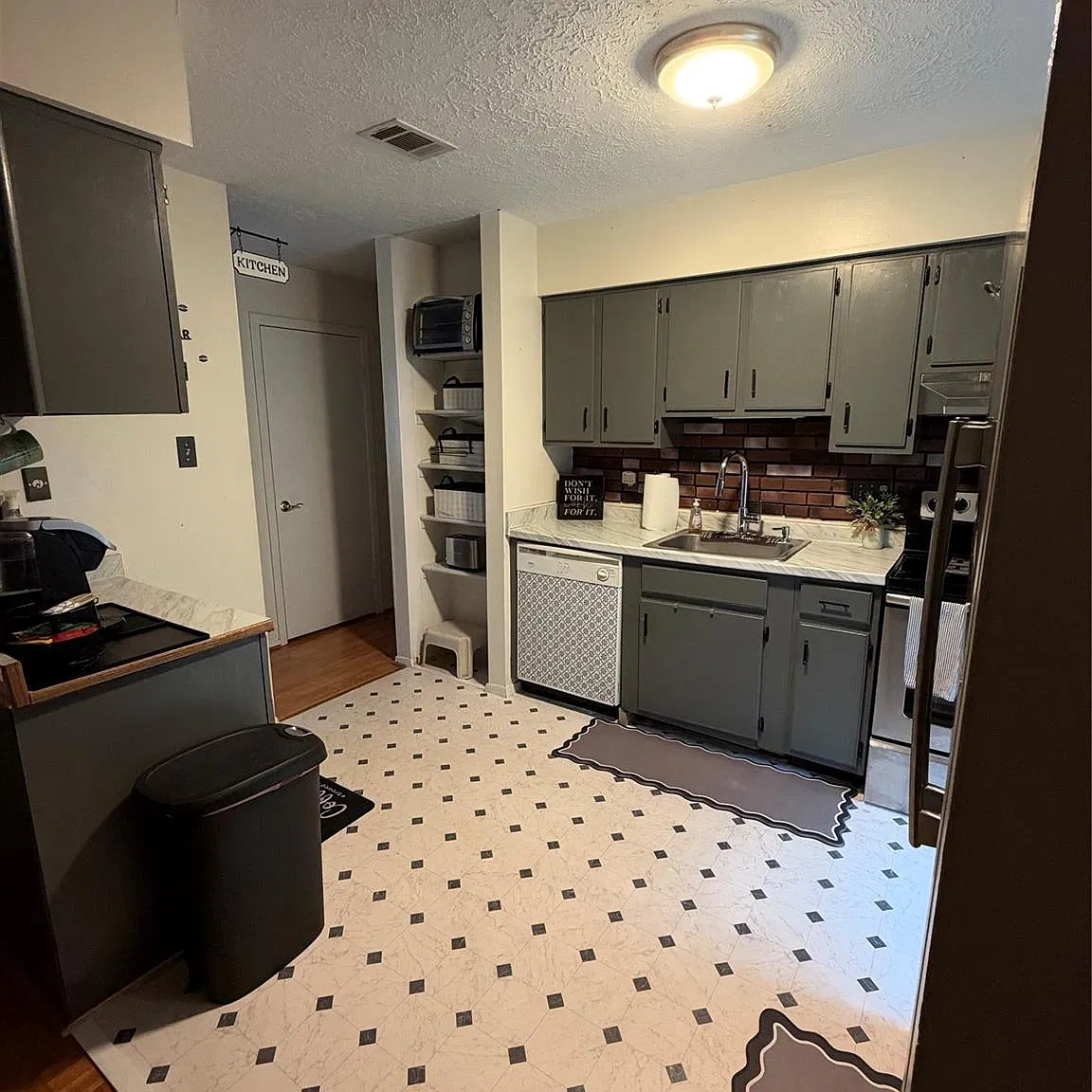 4 bed, 3.0 bath, 2016 sqft, $2,999 — Photo 4