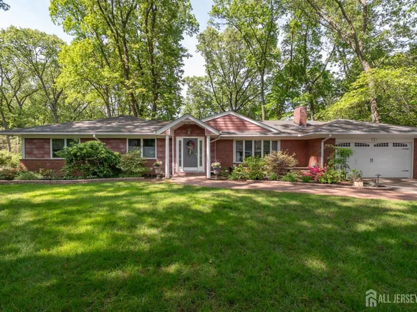 12 Hickory Dr, East Brunswick, NJ 08816