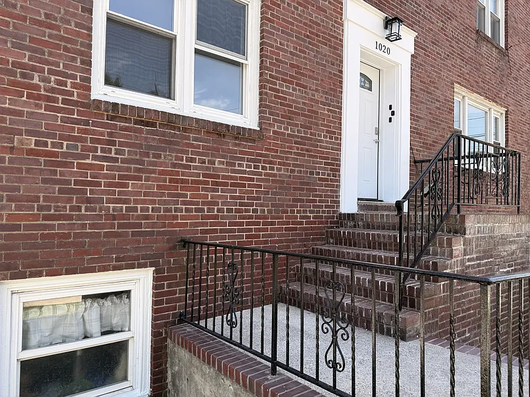 1020 Raritan Ave — Photo 2