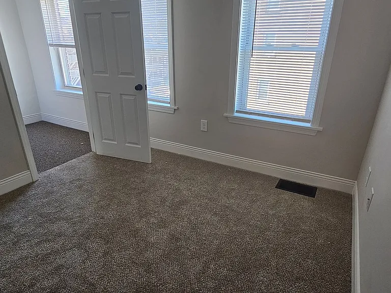 Amoskeag Apartments — Photo 28
