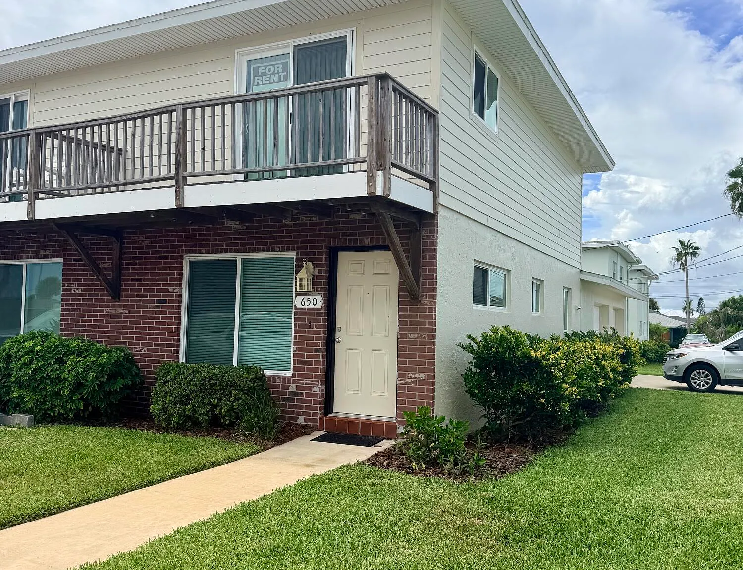 2 bed, 1.5 bath, 1037 sqft, $2,050 — Photo 2